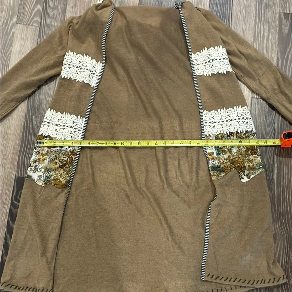 Gimmicks Women's Tan Hooded cardigan with Lace Detail. Size Medium. - Picture 9 of 10